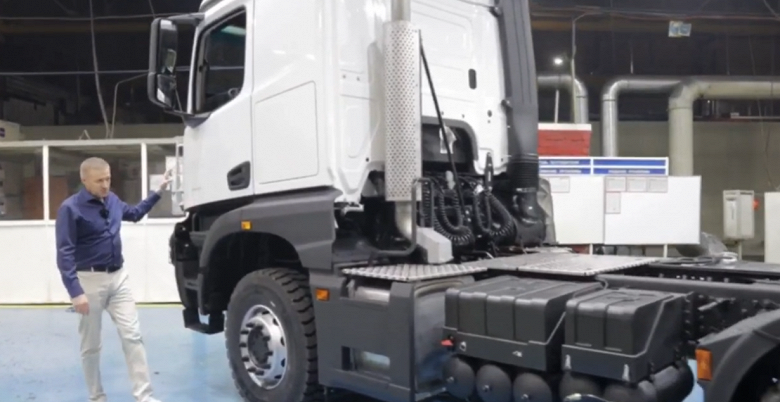 КамАЗ К5 нового поколения с мотором на 560 л.с. и 16-ступенчатой коробкой показали со всех сторон на видео